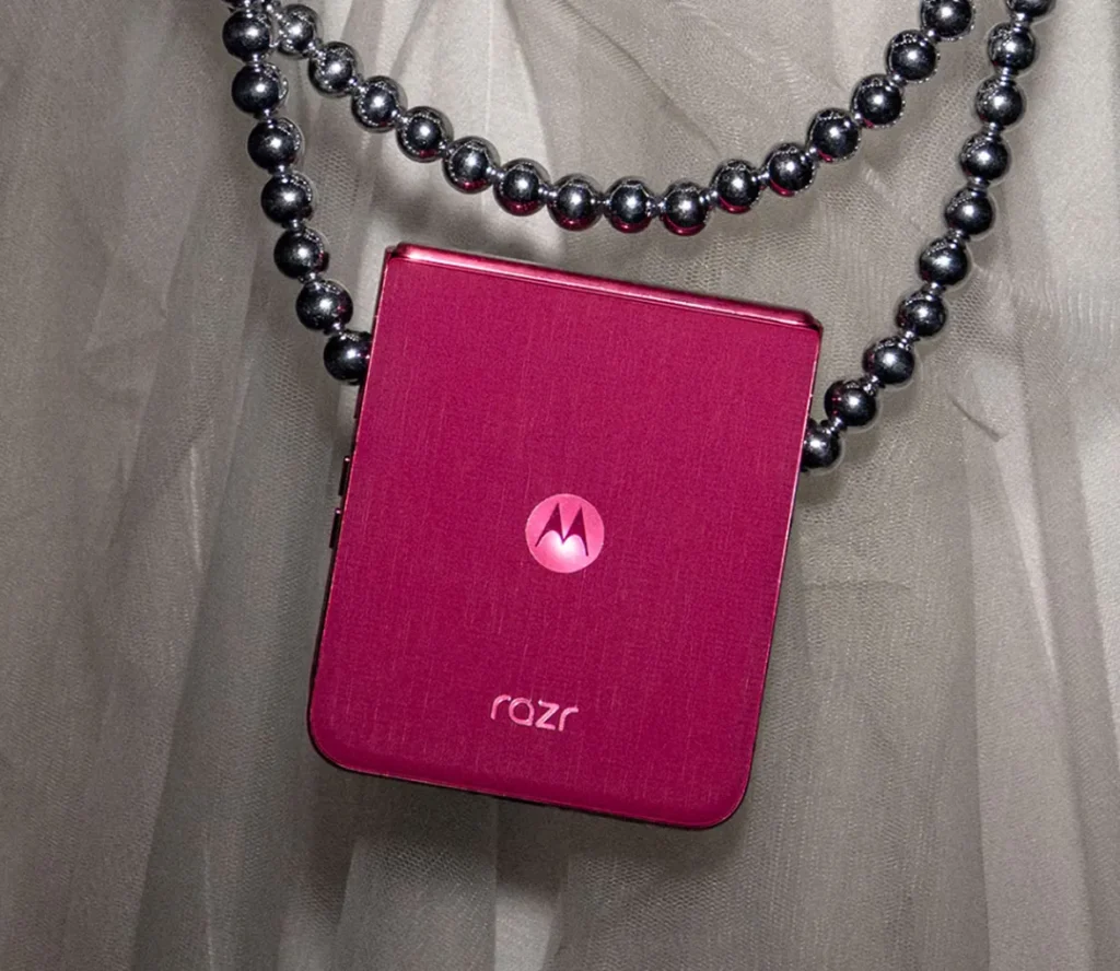 Motorola RAZR 60 Ultra 2025 Review: A Bold Evolution of the Flip Phone Icon 24 Motorola RAZR 60 Ultra 2025 Review: A Bold Evolution of the Flip Phone Icon