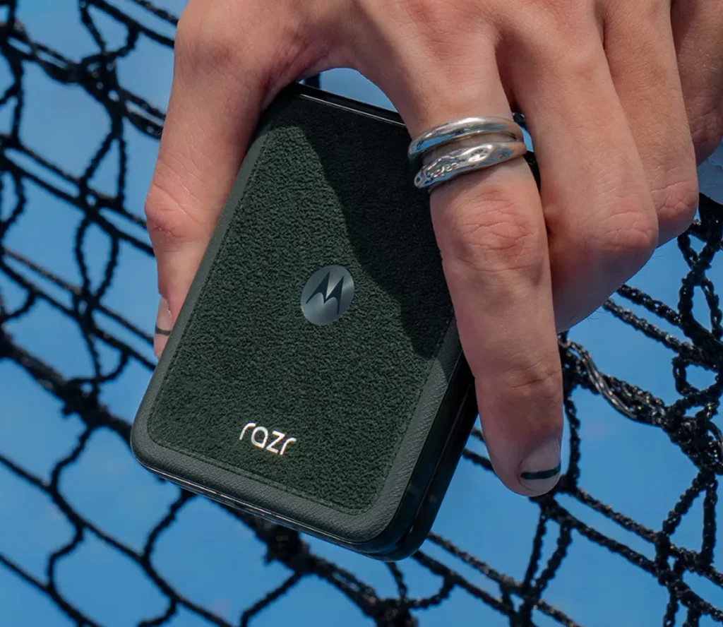 Motorola RAZR 60 Ultra 2025 Review: A Bold Evolution of the Flip Phone Icon 7 Motorola RAZR 60 Ultra 2025 Review: A Bold Evolution of the Flip Phone Icon