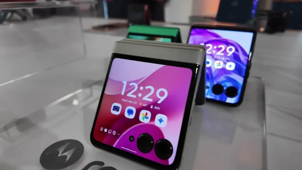 Motorola RAZR 60 Ultra 2025 Review: A Bold Evolution of the Flip Phone Icon 4 Motorola RAZR 60 Ultra 2025 Review: A Bold Evolution of the Flip Phone Icon